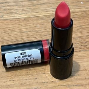 Makeup Revolution Lipstick in color Dazzle